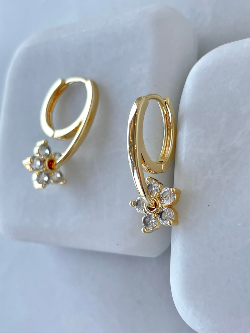 Altın Kaplama Kristal Çiçek Tasarım Küpe Gold