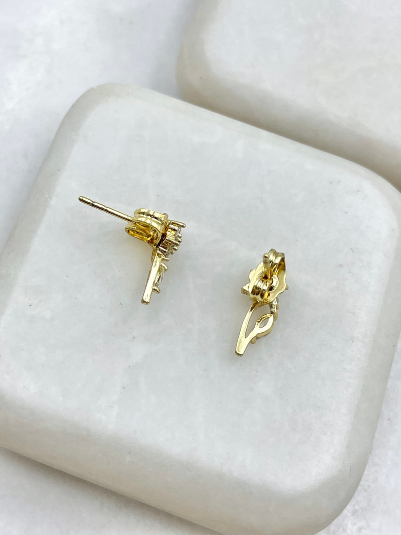Özel Seri Minimal Çiçek Dalı Küpe Gold