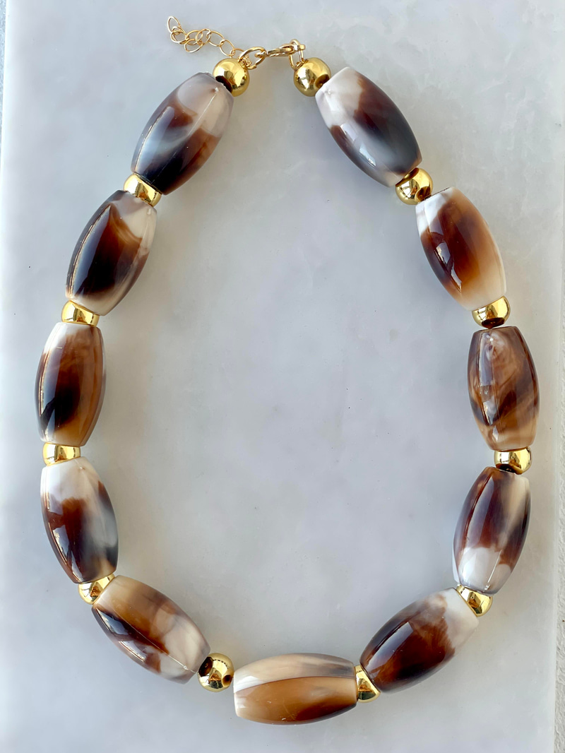 Gold Detaylı Oval Kemik Kolye