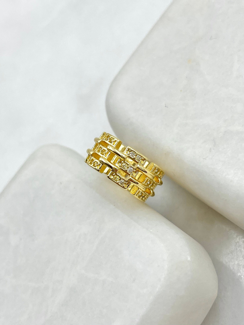 Gömme Taşlı Kordon Model Kıkırdak Küpe Gold