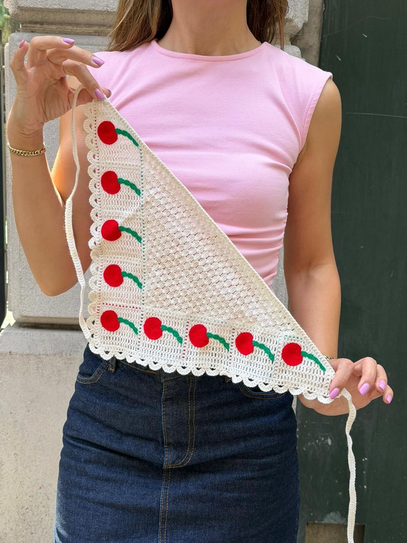 Kiraz Desenli İpli Üçgen Bandana Renkli