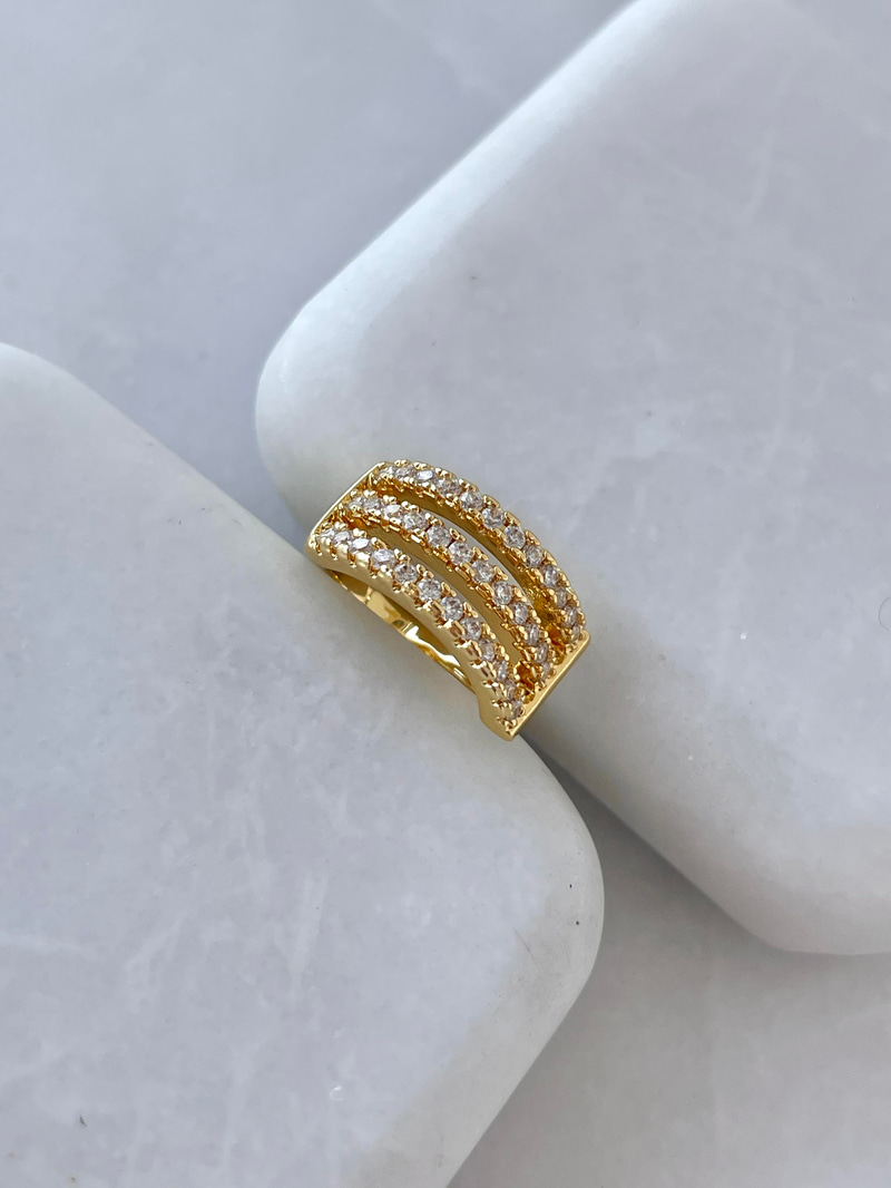 Altın Kaplama Üç Sıra Taşlı Kıkırdak Küpe Gold