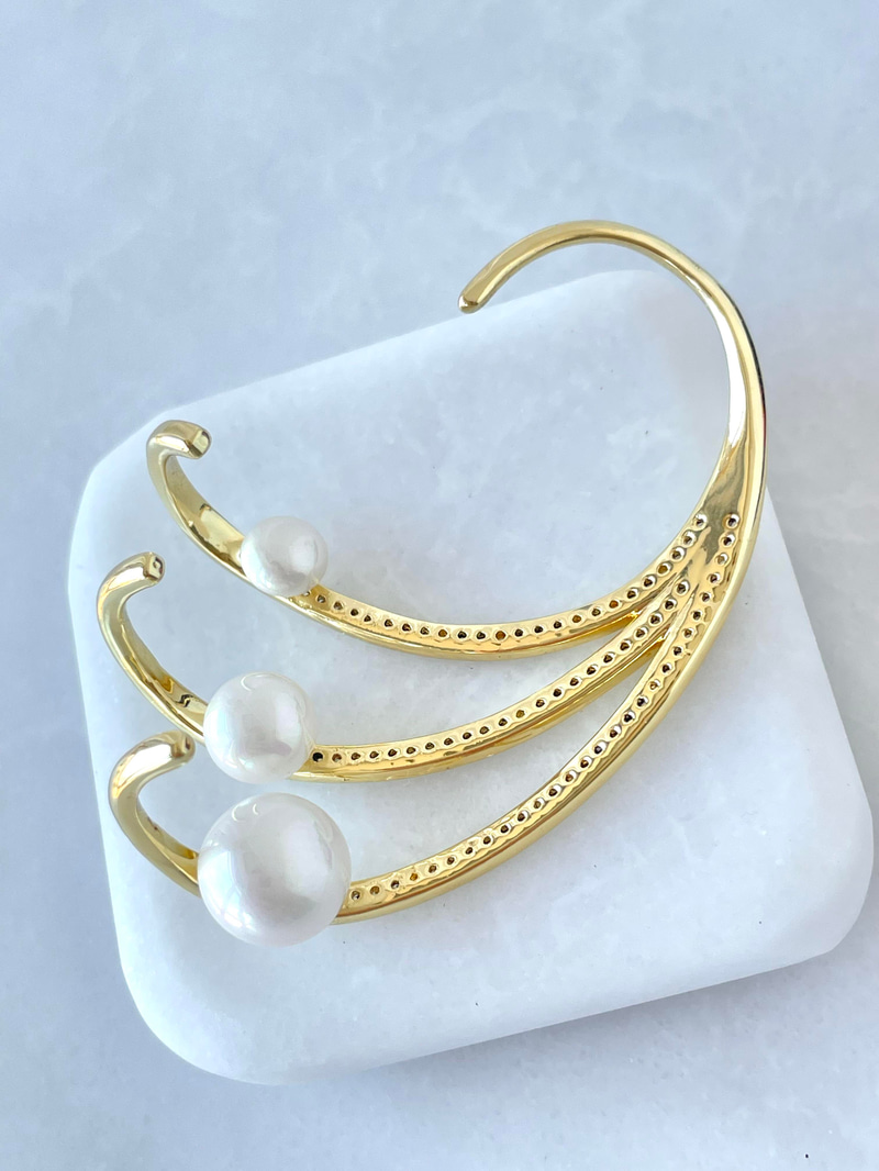 Altın Kaplama Gömme Taşlı İncili Tasarım Kıkırdak Küpe Gold