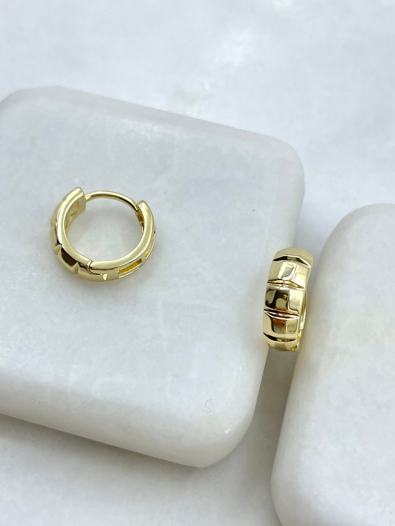 Özel Seri Yansımalı Çizgi Model Halka Küpe Gold