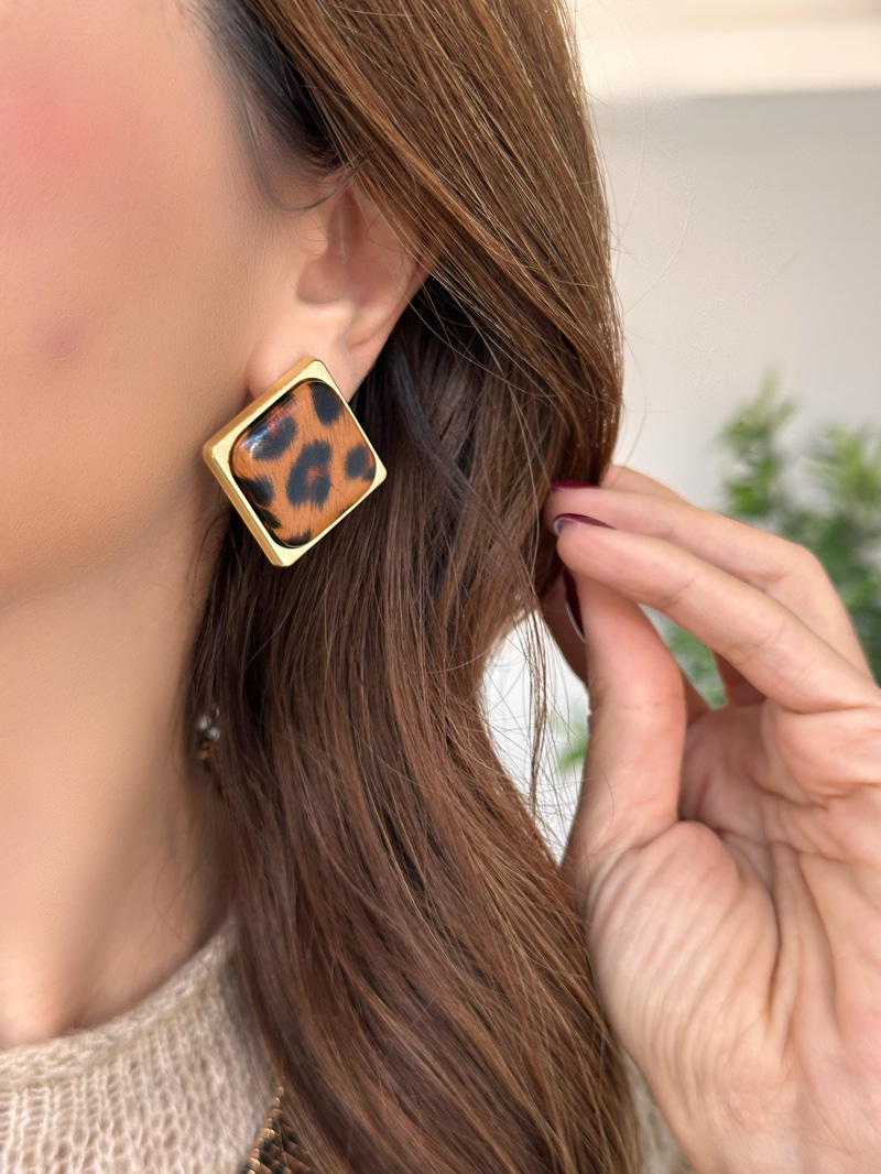 Gold Detaylı Dört Kenarlı Leopar Küpe
