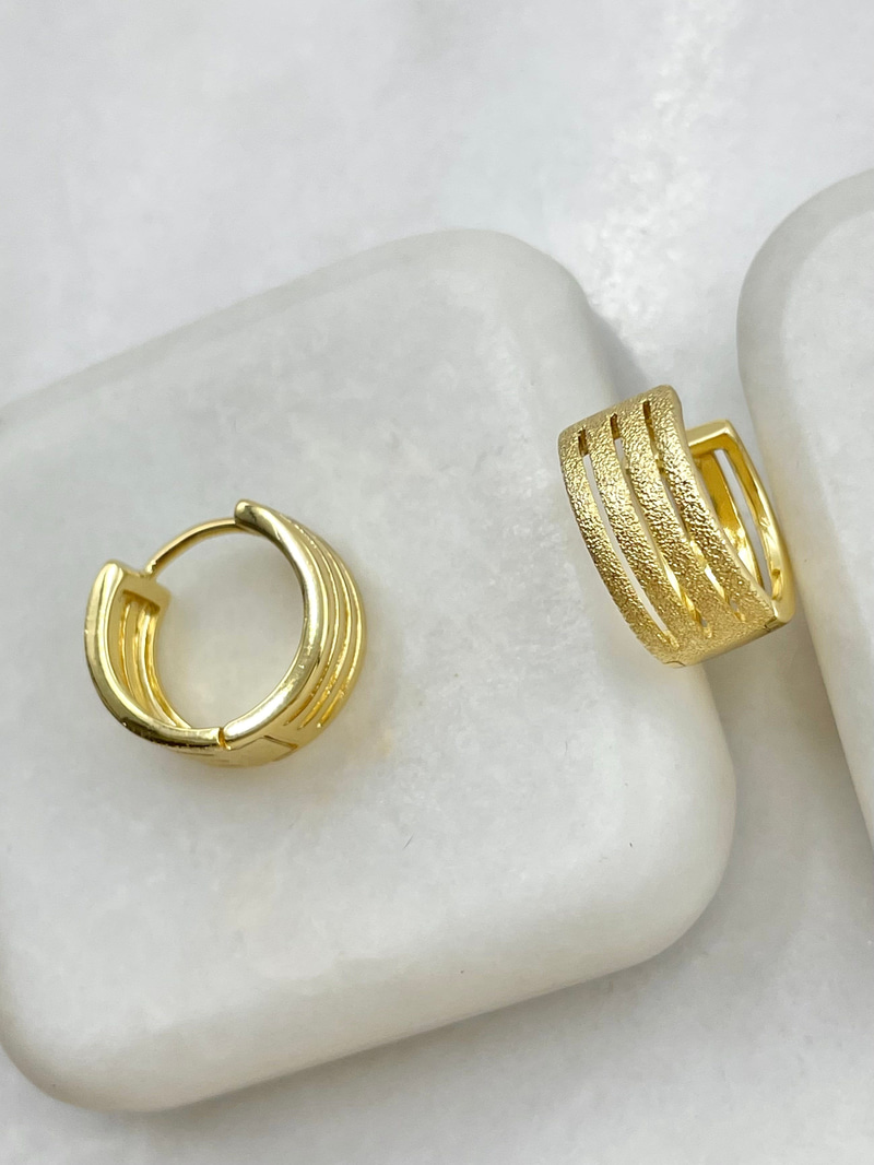 Özel Seri Kumlu Şerit Küpe Gold