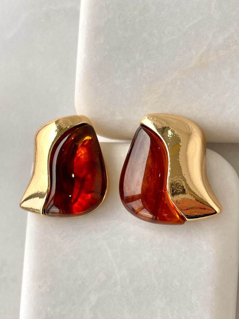 Asimetrik Gold Detaylı Kehribar Küpe