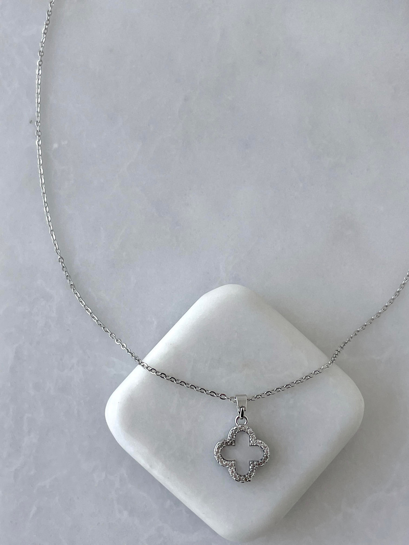 Çelik Taşlı Yonca Kolye Beyaz-Gümüş