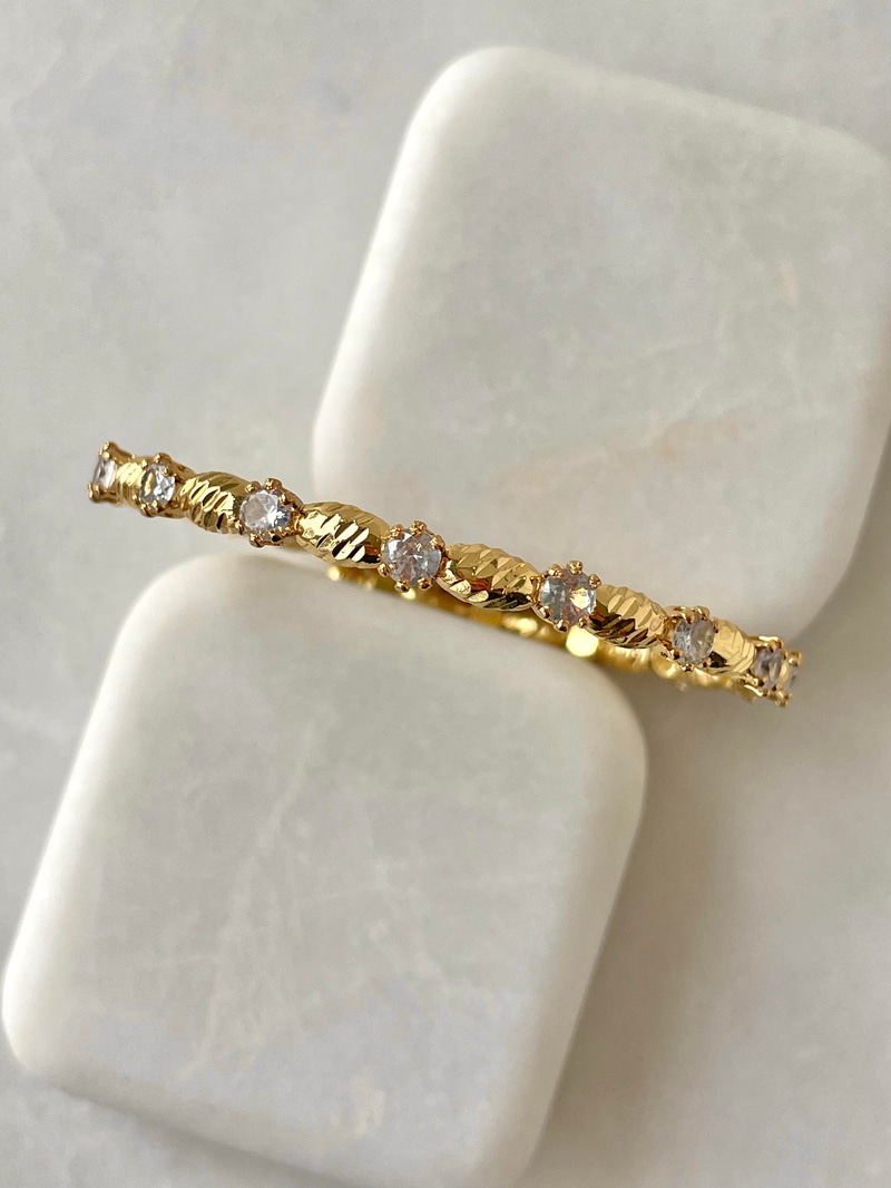 Altın Kaplama Kristal Taşlı Oval Boncuklu Yaylı Bileklik Gold
