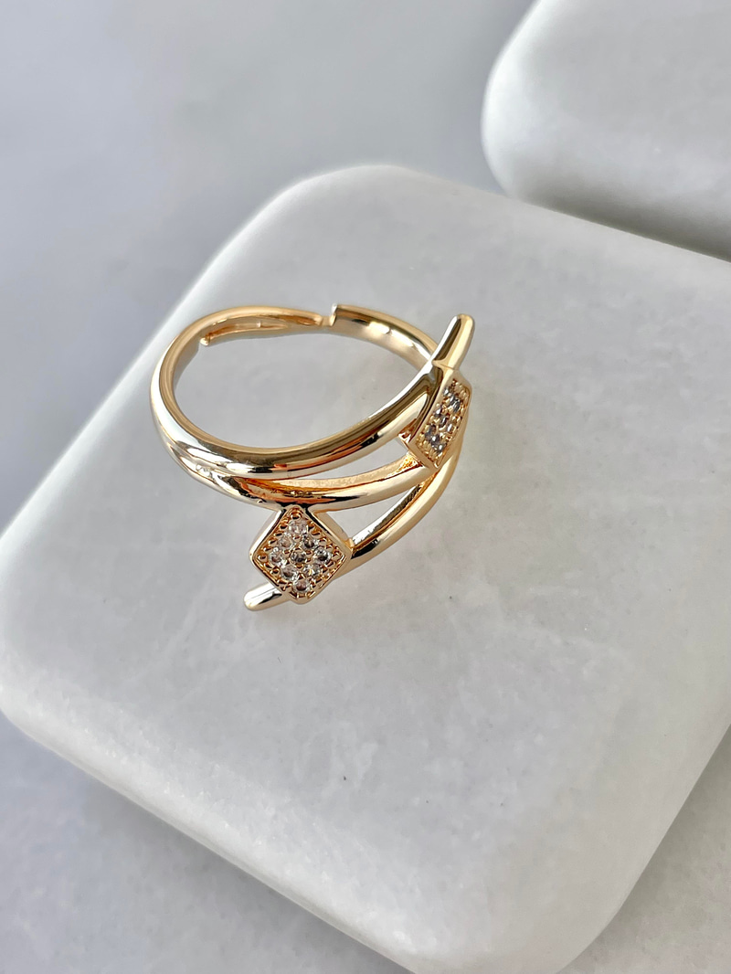 Altın Kaplama Gömme Taşlı Çapraz Tasarım Yüzük Gold