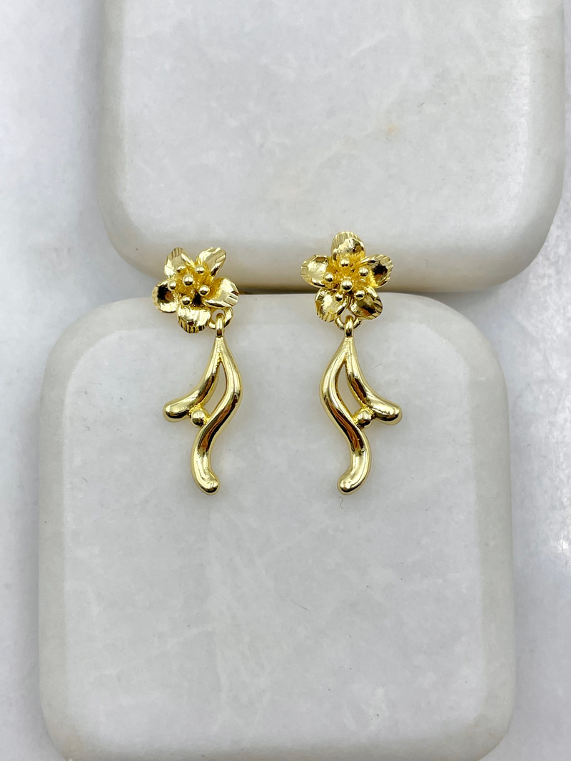 Özel Seri Sallantılı Çiçek Küpe Gold