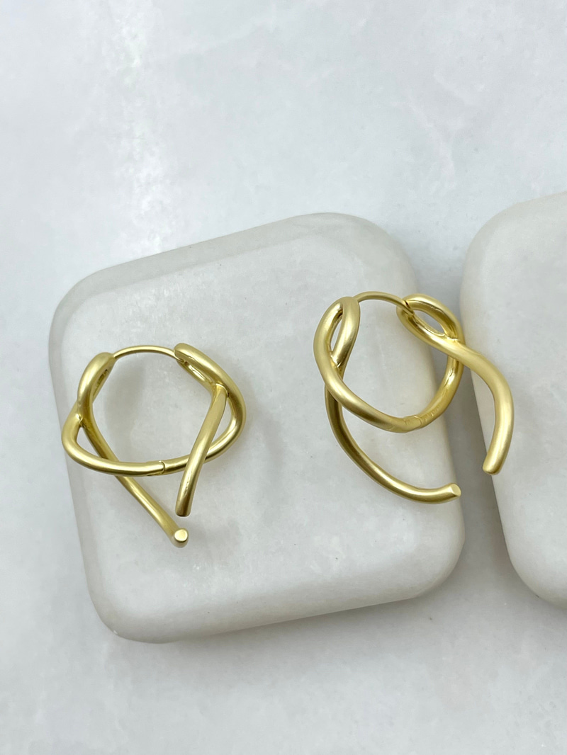 Asimetrik Tasarım Mat Küpe Gold
