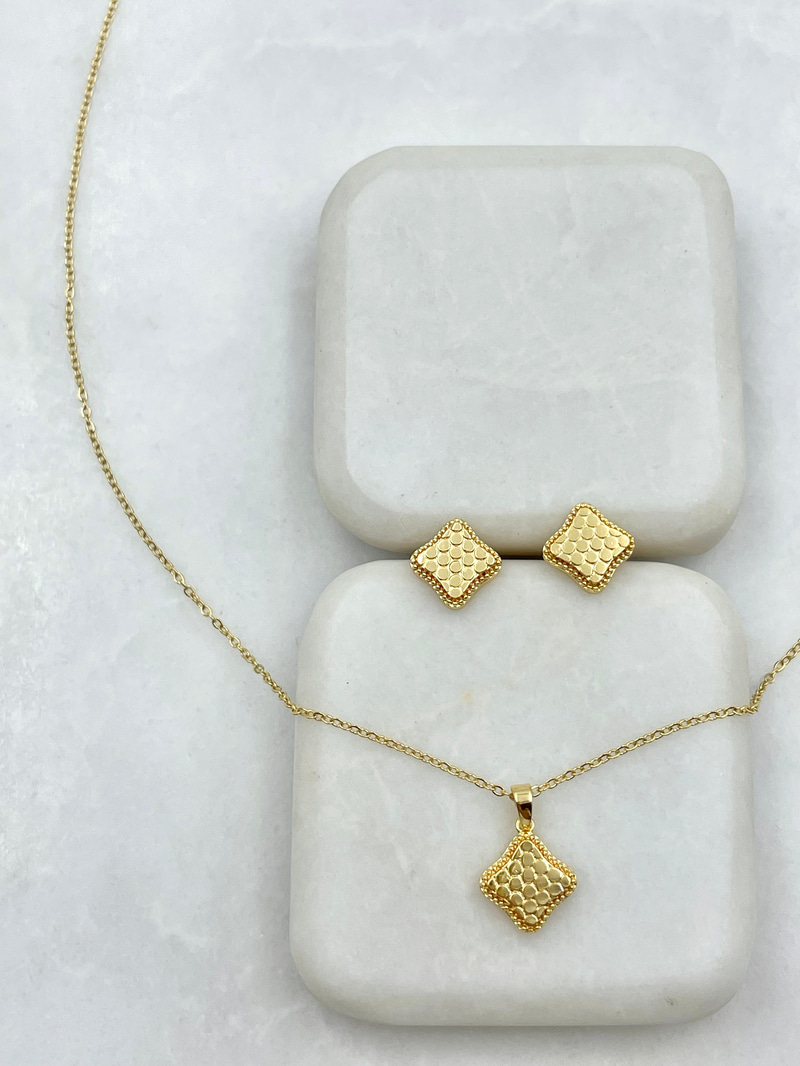 Özel Seri İşlemeli Yonca Model Kolye ve Küpe Seti Gold