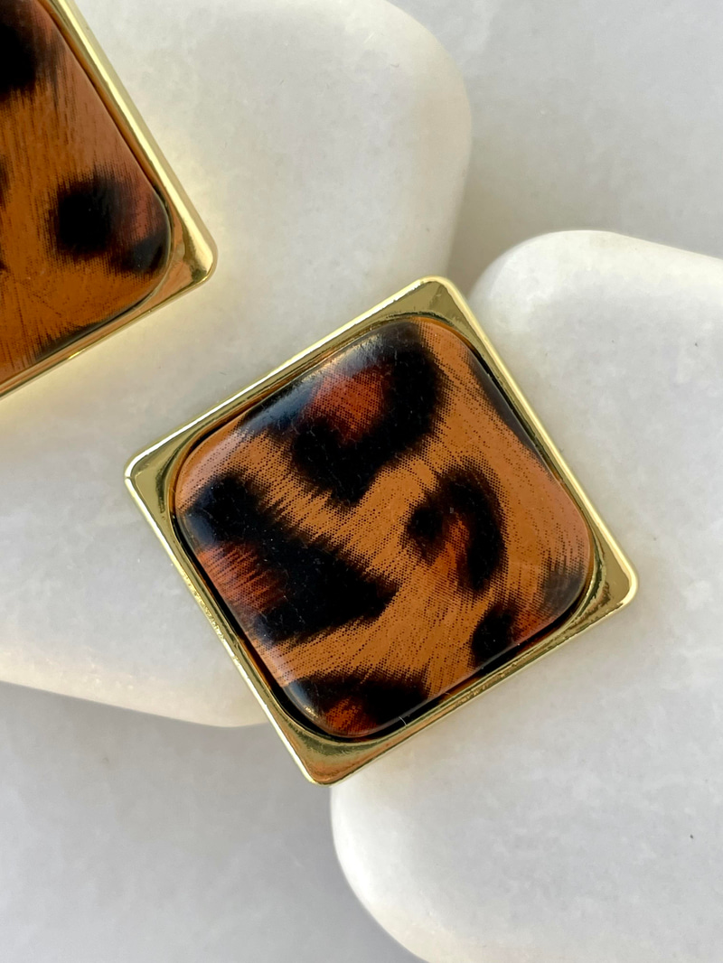 Gold Detaylı Dört Kenarlı Leopar Küpe