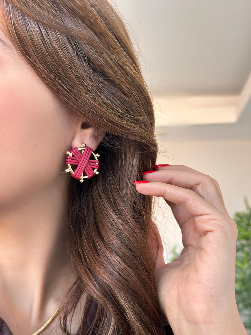 Suni Deri Detaylı Daire Küpe Bordo