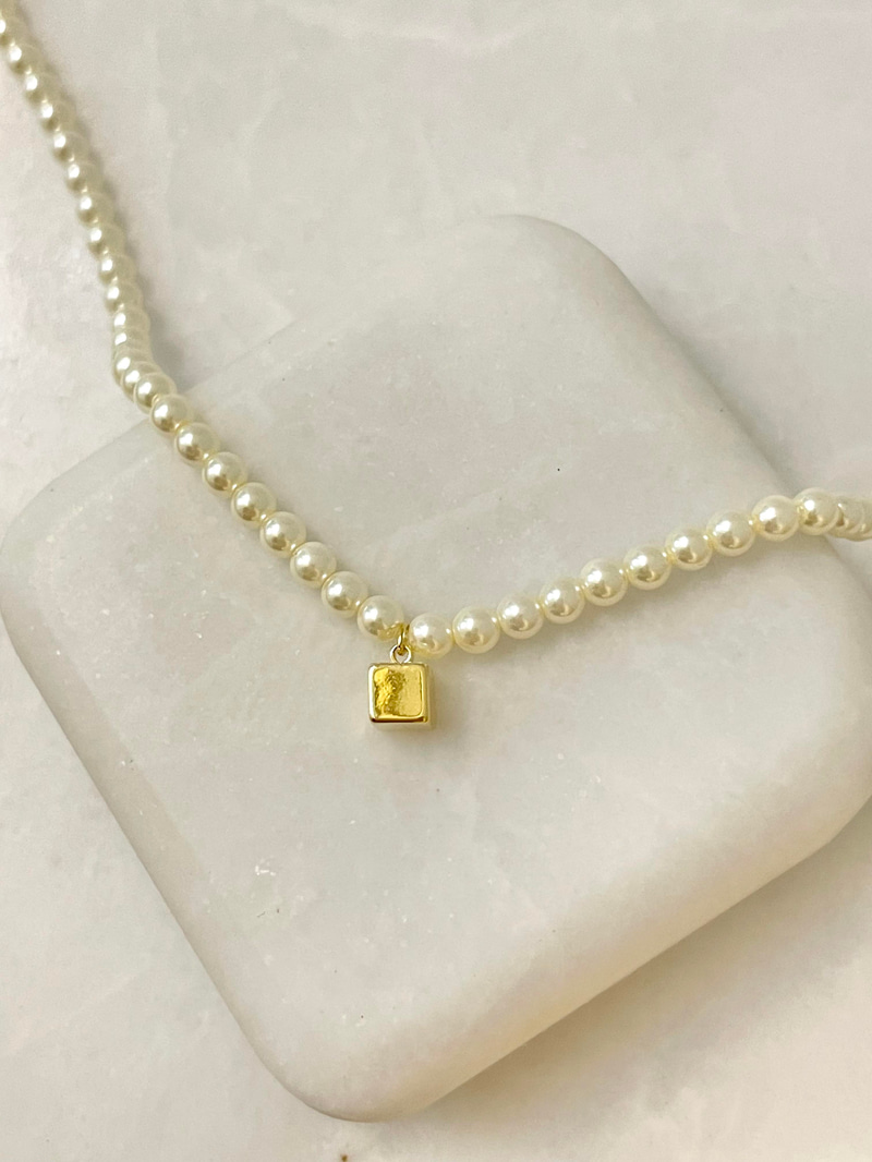 Özel Seri İncili Küp Sallantılı Kolye Gold