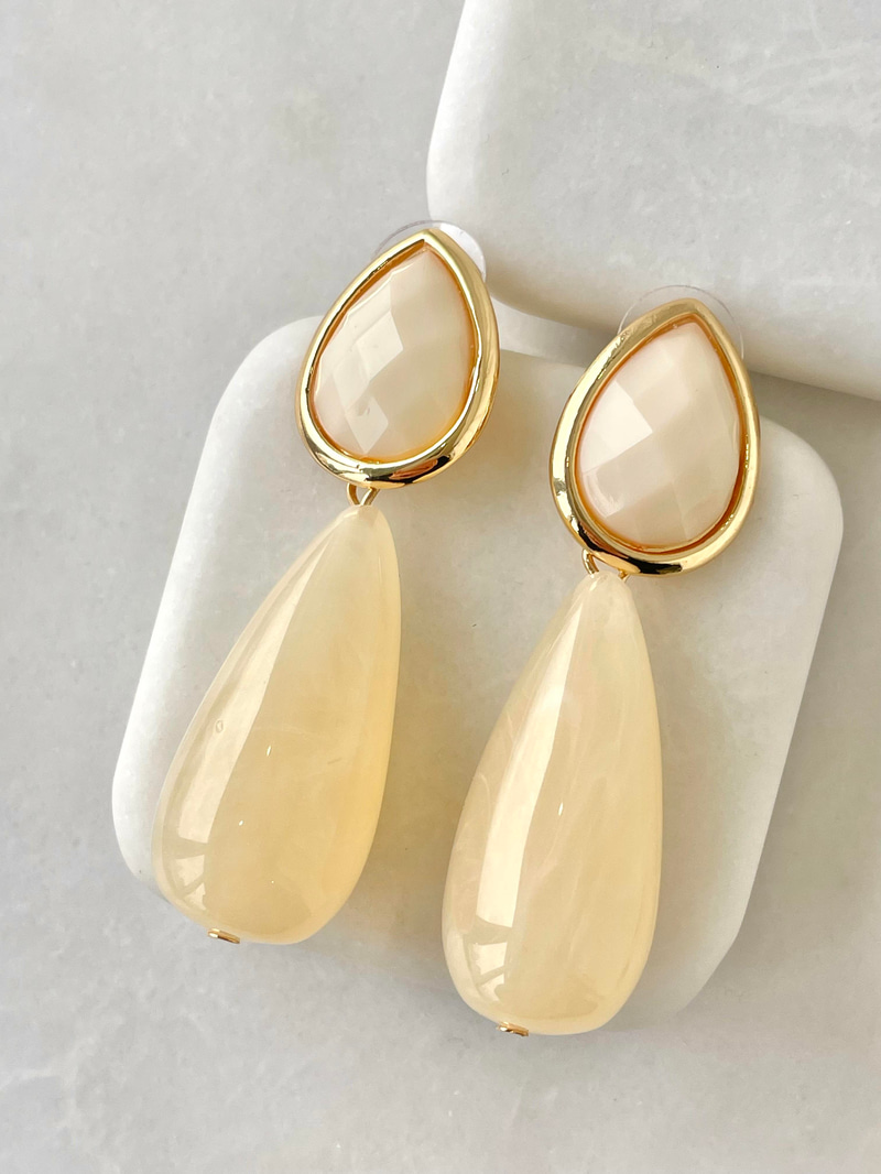 Damla Sallantılı Gold Detaylı Küpe Ekru