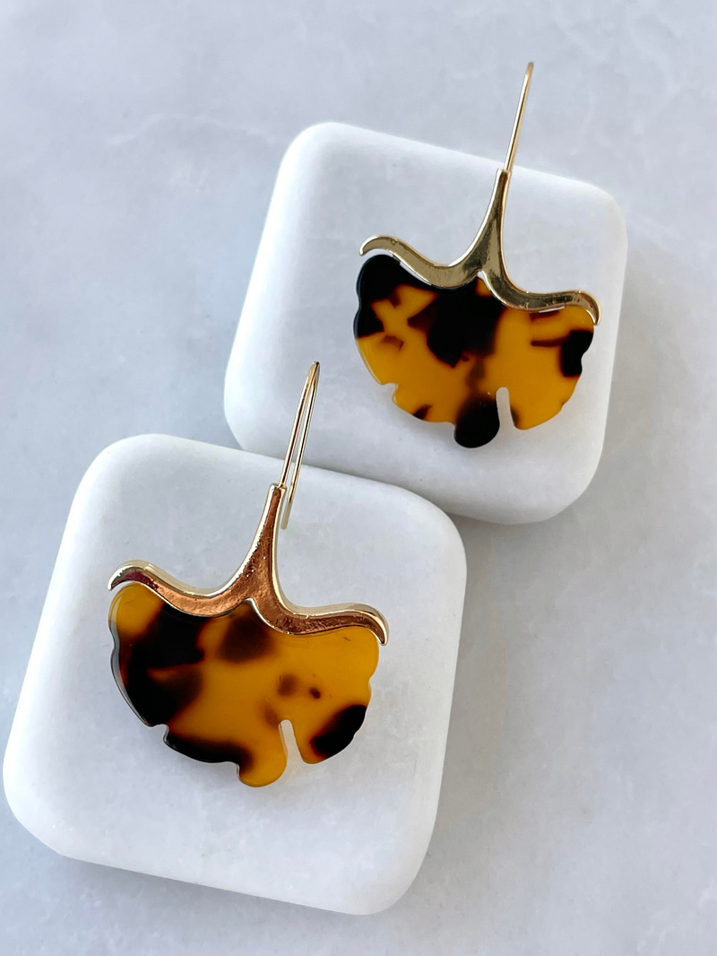 Gold Detaylı Leopar Reçine Küpe Kahve