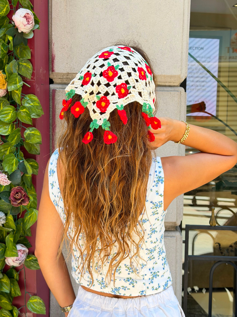 Çiçek Sallantılı Üçgen Bandana Kırmızı