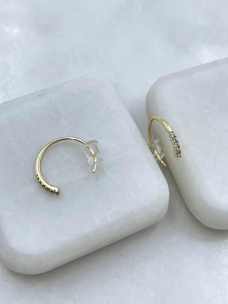 Özel Seri Gömme Taşlı Minimal Halka Küpe Gold