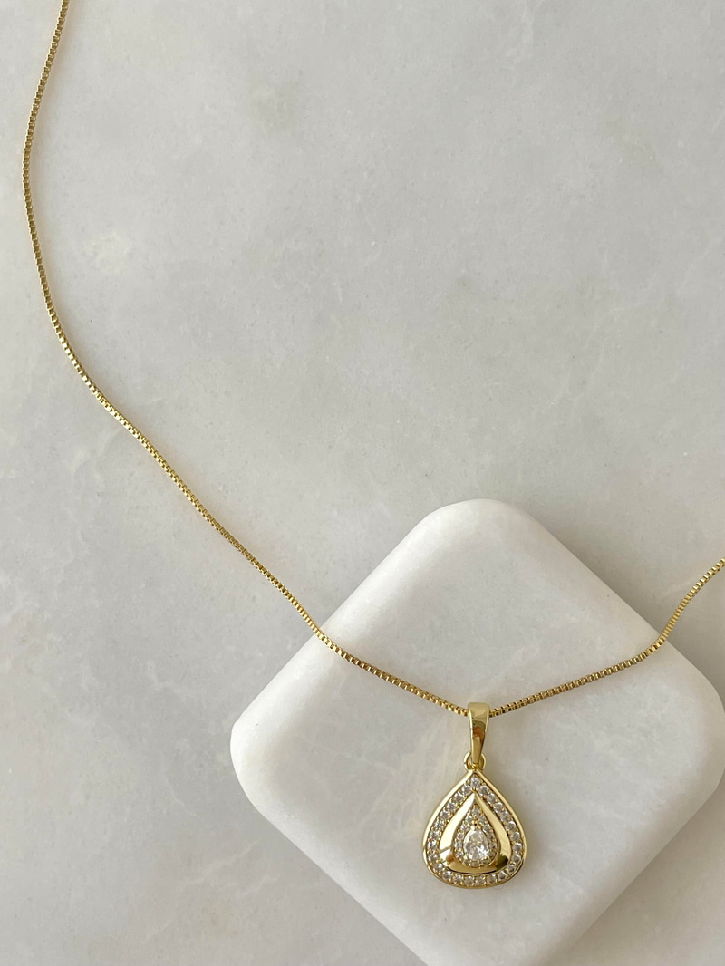Özel Seri Gömme Taşlı Su Damlası Kolye Gold
