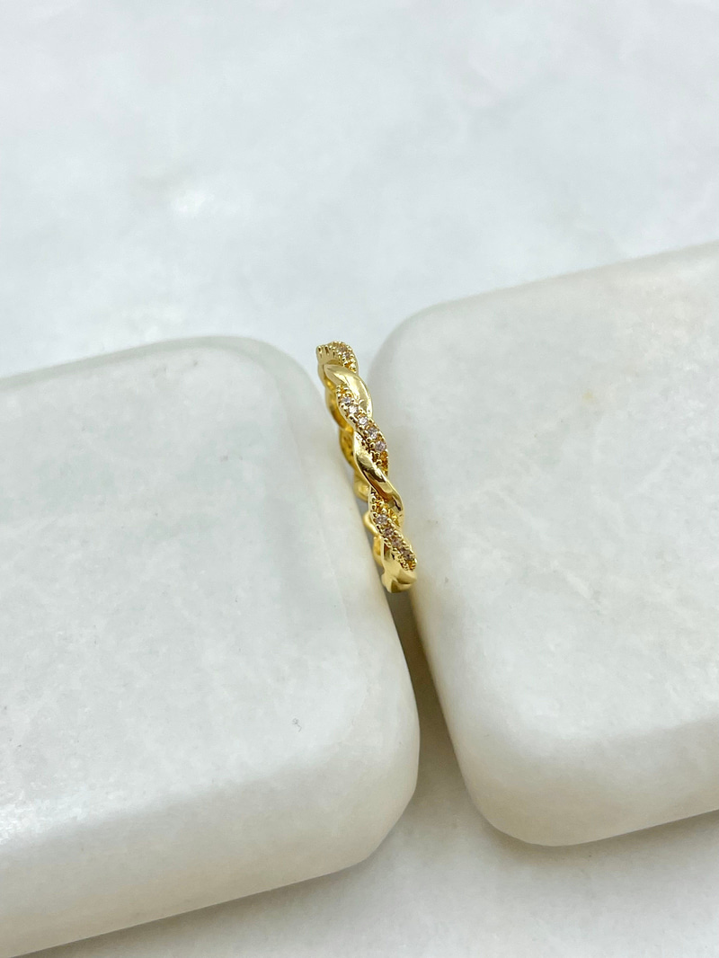 Gömme Taşlı İnce Burgu Yüzük Gold