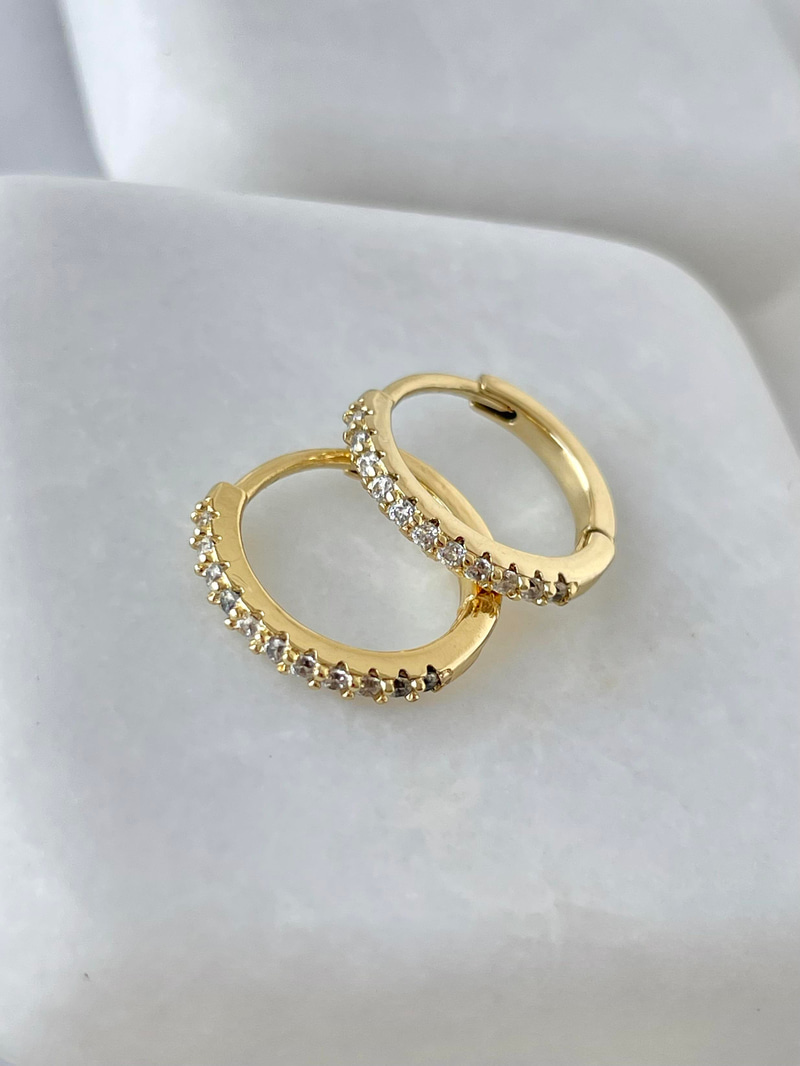 Özel Seri Gömme Taşlı Minimal Halka Küpe Gold