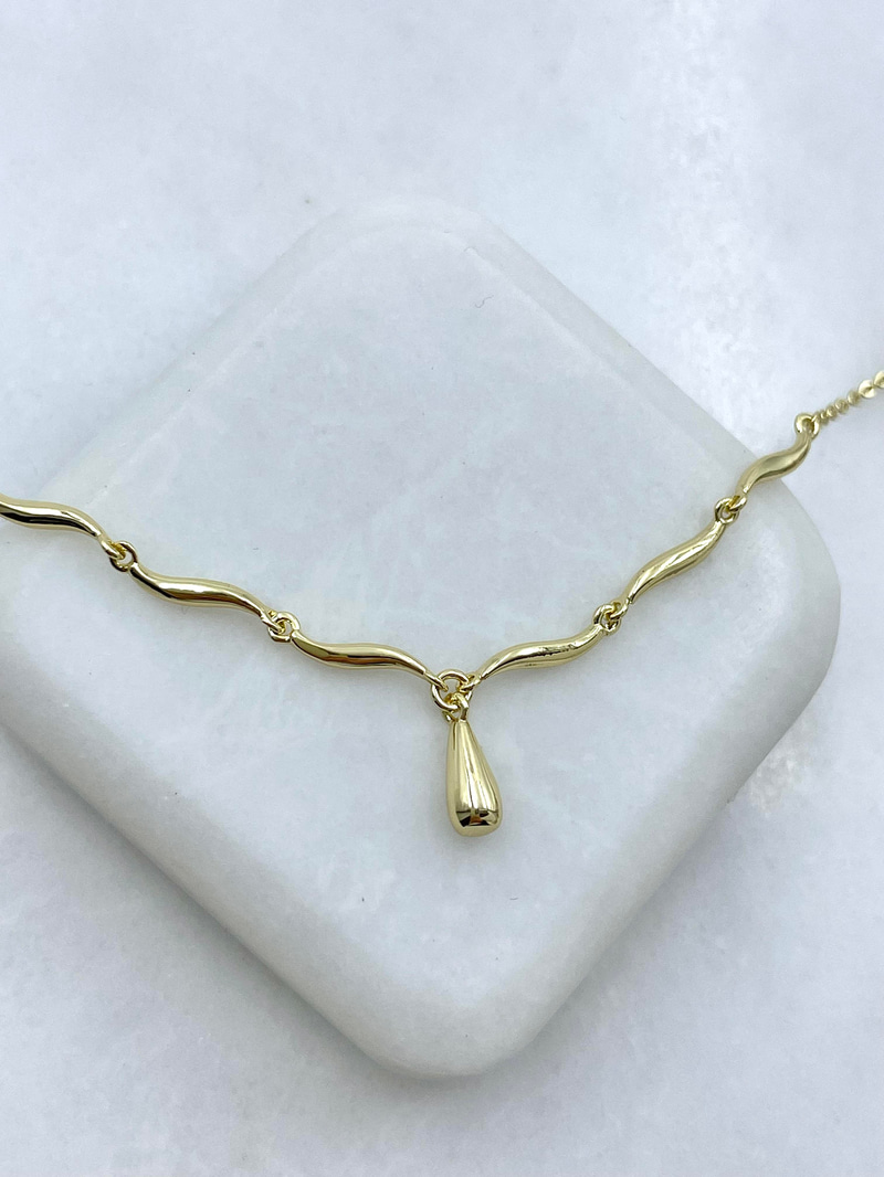 Altın Kaplama Su Damlası Sallantılı Minimal Kolye Gold