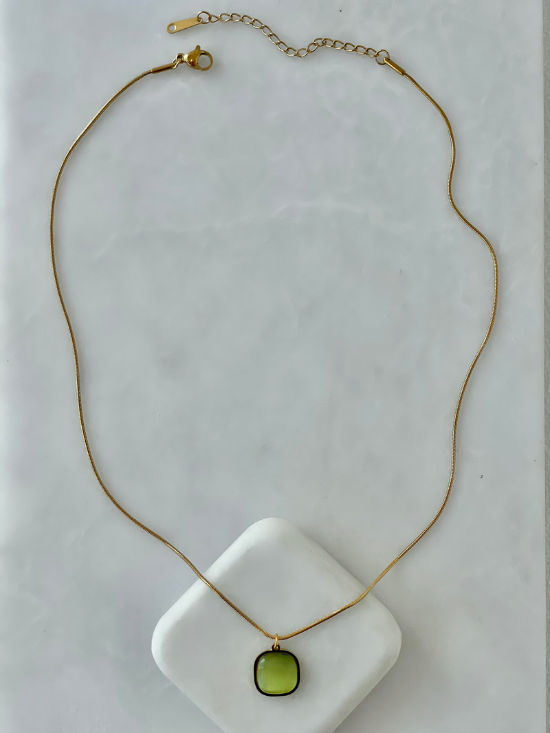 Çelik Kare Opal Taşlı Kolye Yeşil-Gold