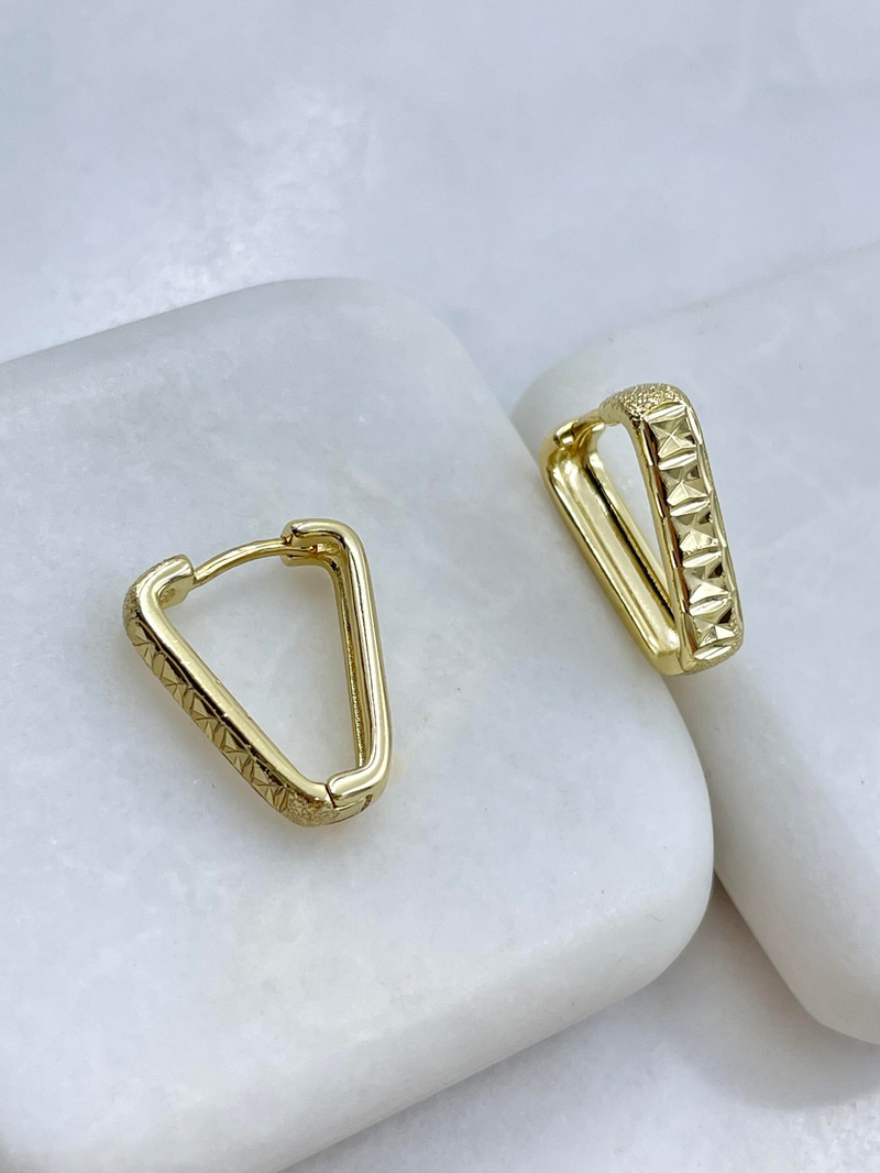 Özel Seri Yansımalı ve Kumlu Üçgen Model Küpe Gold