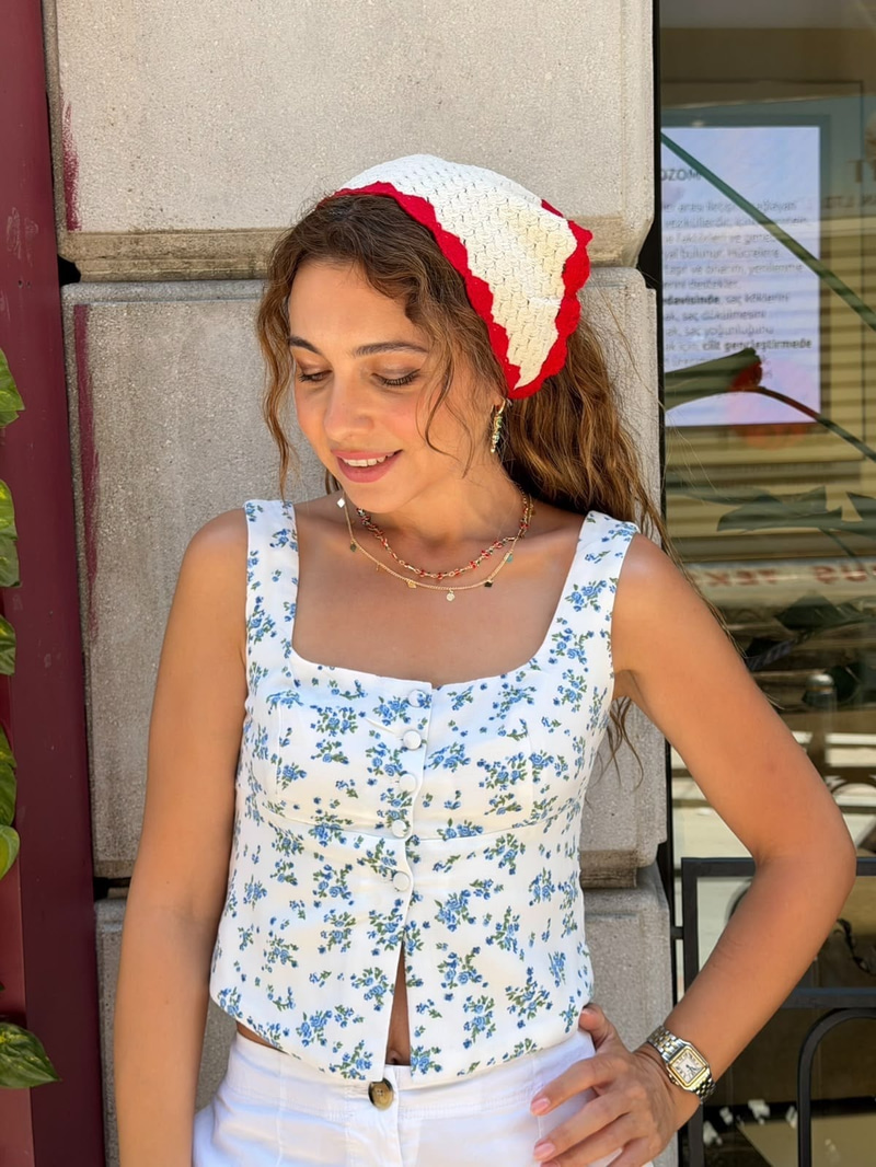 Kırmızı Biyeli Kiraz Sallantılı Üçgen Bandana Renkli
