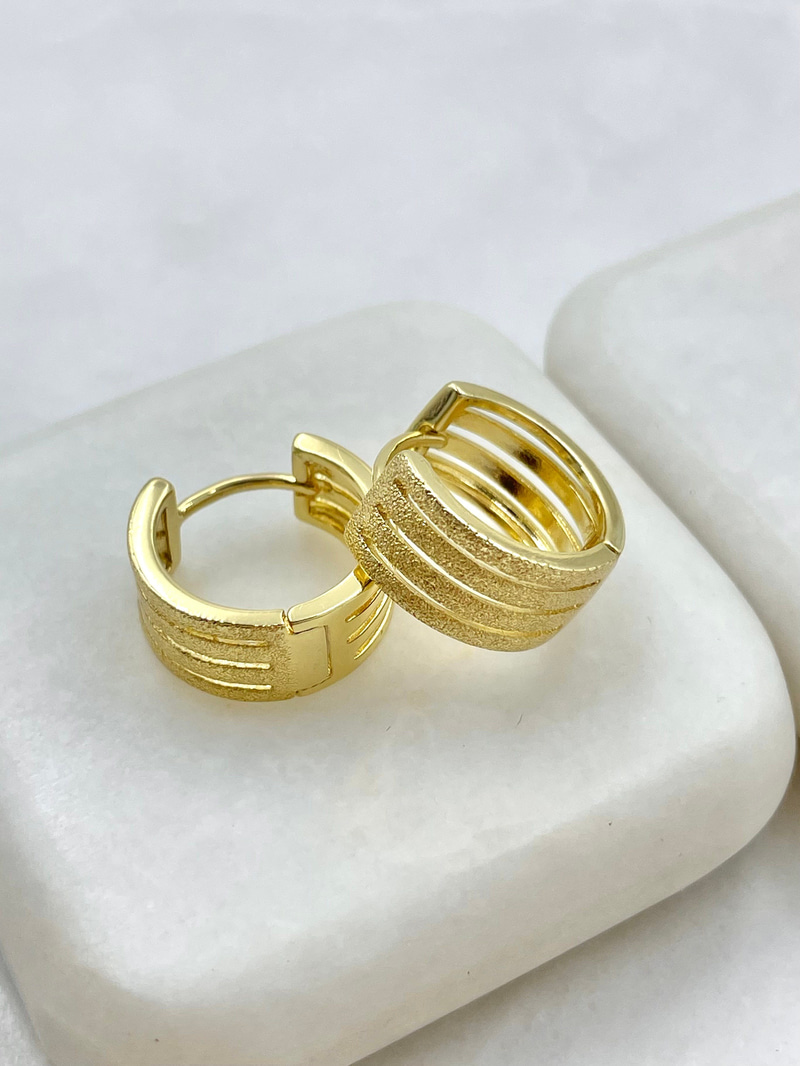 Özel Seri Kumlu Şerit Küpe Gold