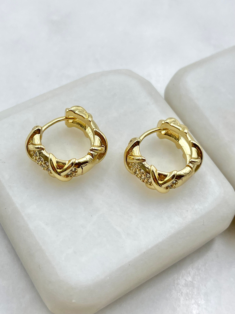 Gömme Taşlı X Model Halka Küpe Gold