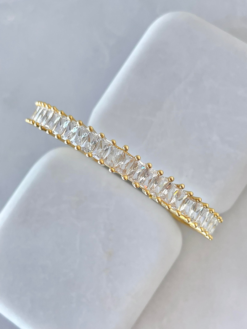 Özel Seri Topçuk ve Baget Taşlı Kelepçe Gold