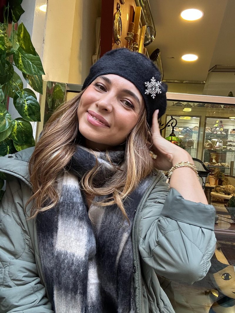 Siyah Kristal Taşlı Kar Tanesi Broş Gümüş