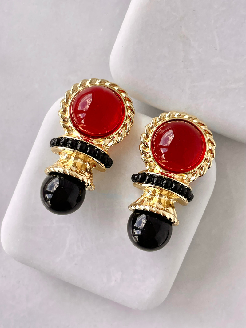Burgu Kenarlı Taşlı Vintage Siyah Kırmızı Küpe