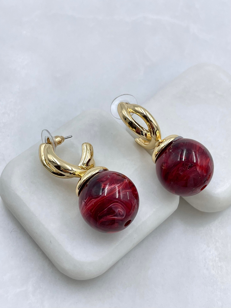 Altın Kaplama Gold Detaylı Top Sallantılı Vintage Küpe Bordo