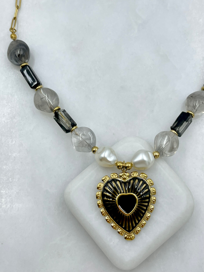 Çelik Doğal Siyah Kalp Sallantılı Boncuk Kolye Gold