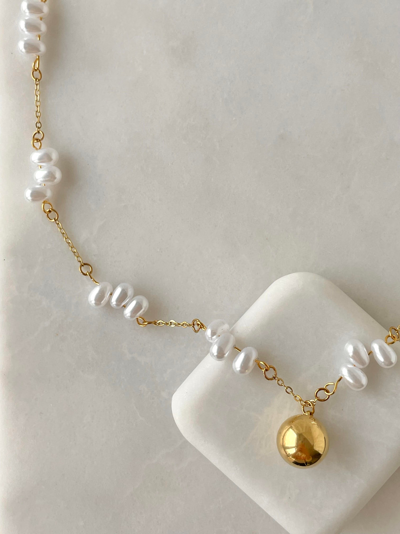 Çelik Topçuk Sallantılı İncili Kolye Gold