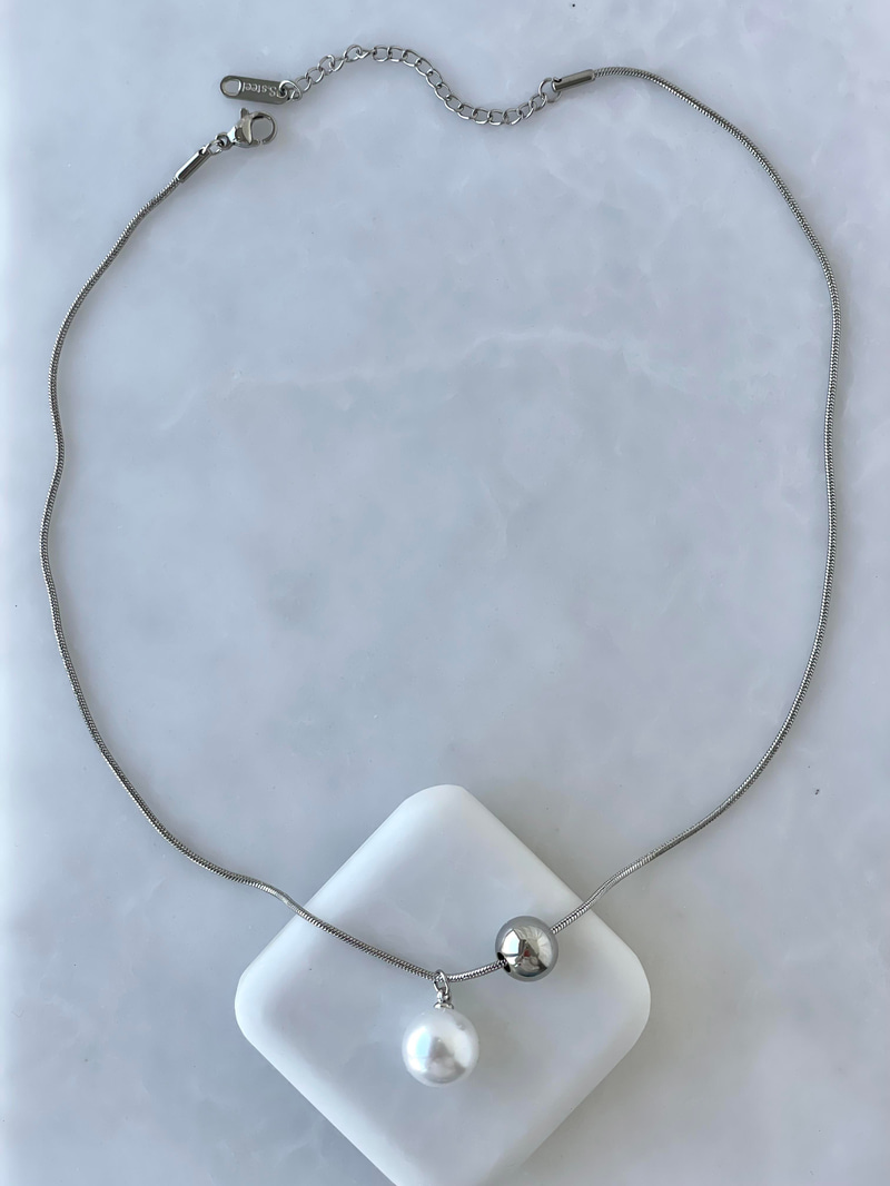 Çelik İnci Sallantılı Topçuk Kolye Gümüş
