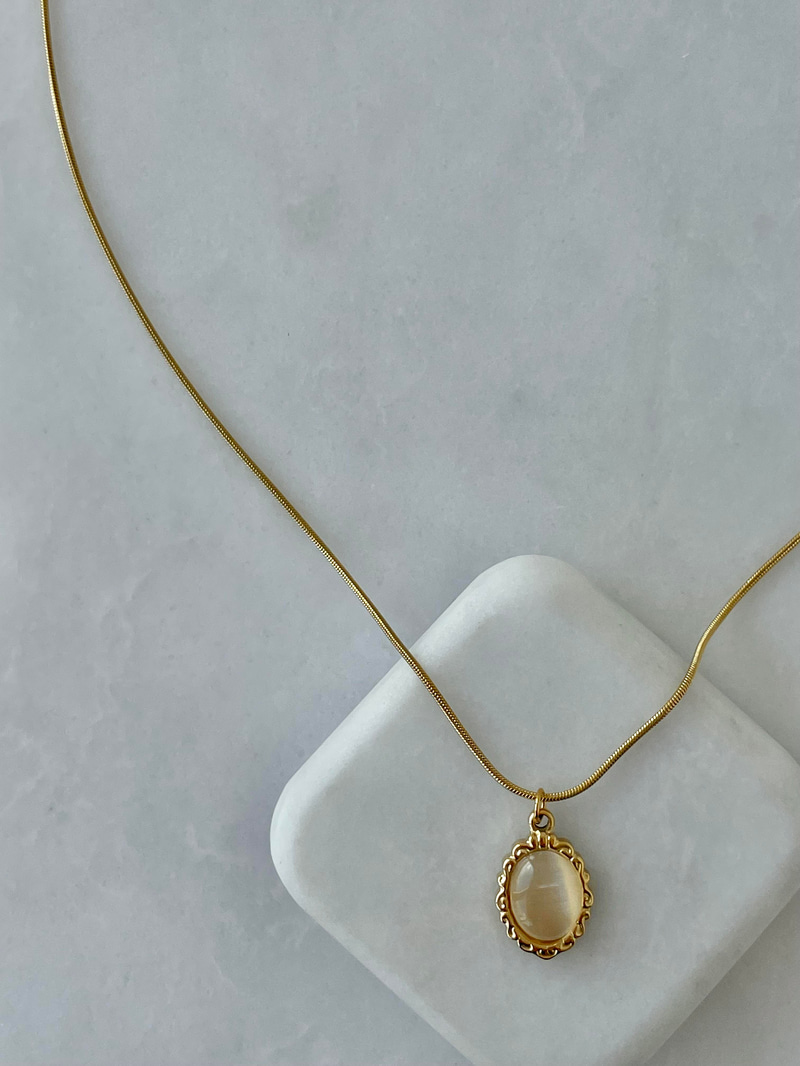Çelik Opal Taşlı Etnik Desen Kolye Vizon-Gold