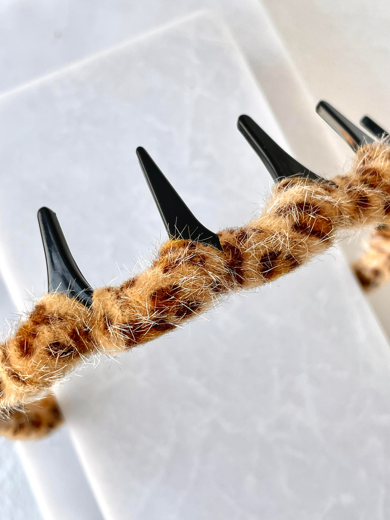 Leopar Desenli Tüylü Taraklı Taç