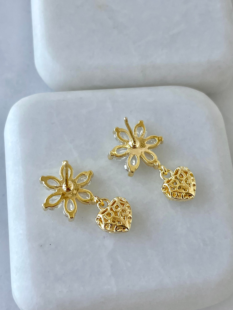 Altın Kaplama Kristal Kalp Sallantılı Çiçek Küpe Gold