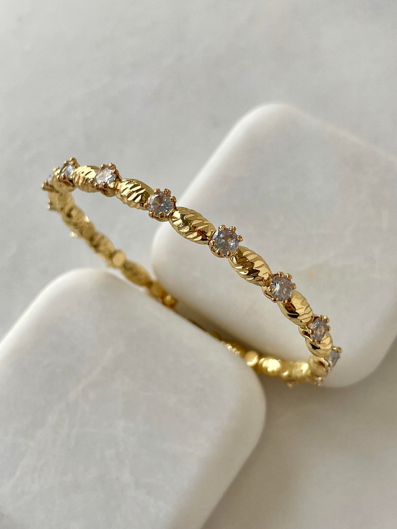 Altın Kaplama Kristal Taşlı Oval Boncuklu Yaylı Bileklik Gold