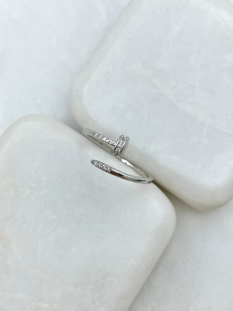 Altın Kaplama Gömme Taşlı Çivi Yüzük Gümüş