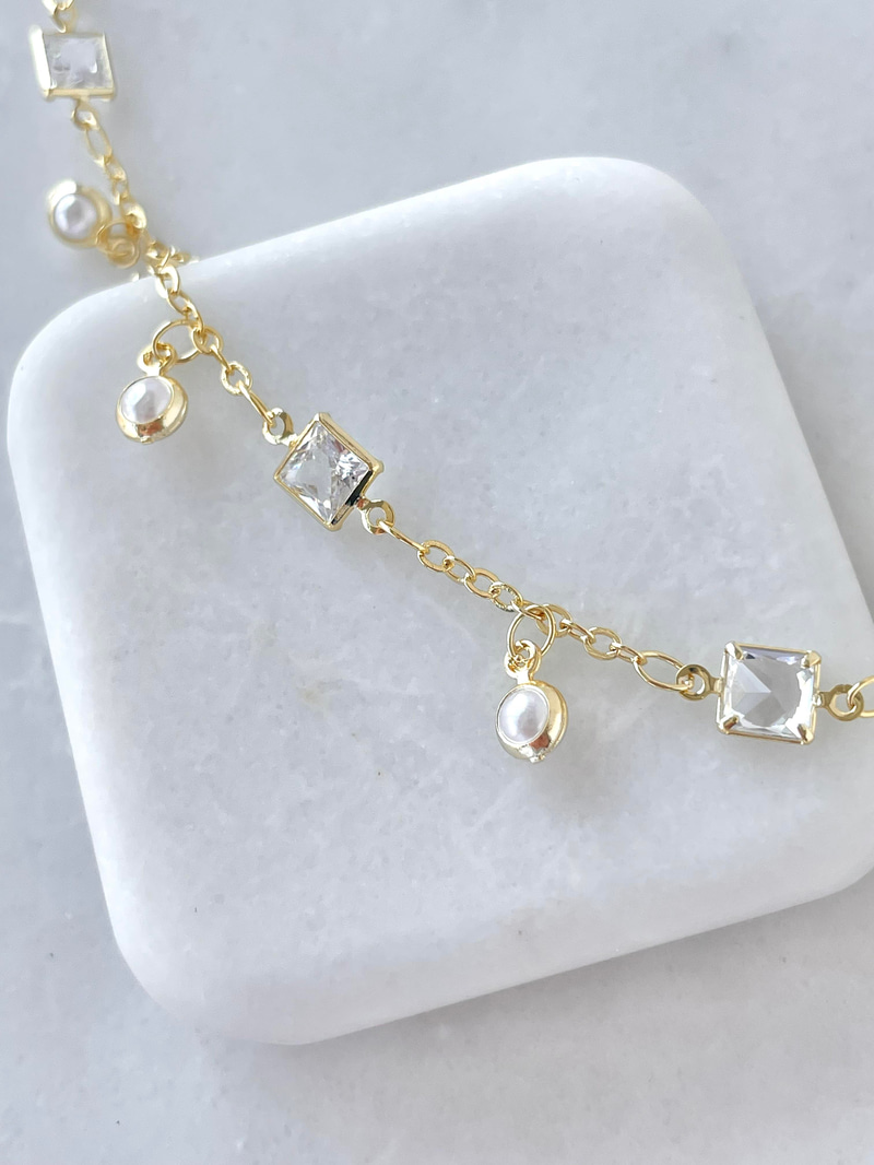 Altın Kaplama Kare Kristal İnci Sallantılı Kolye Gold