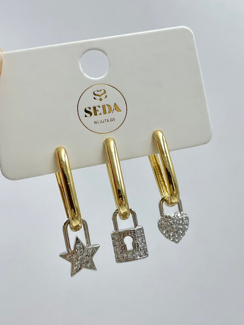 Altın Kaplama Kalp ve Kilit Sallantılı Dikdörtgen Model Üçlü Set Küpe Gold