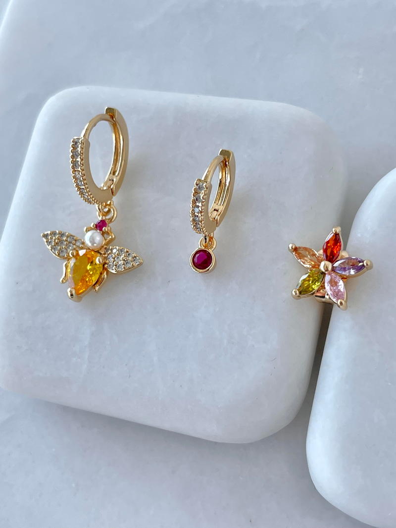 Altın Kaplama Üçlü Renkli Kristal Taşlı Arı Sallantılı Küpe Gold