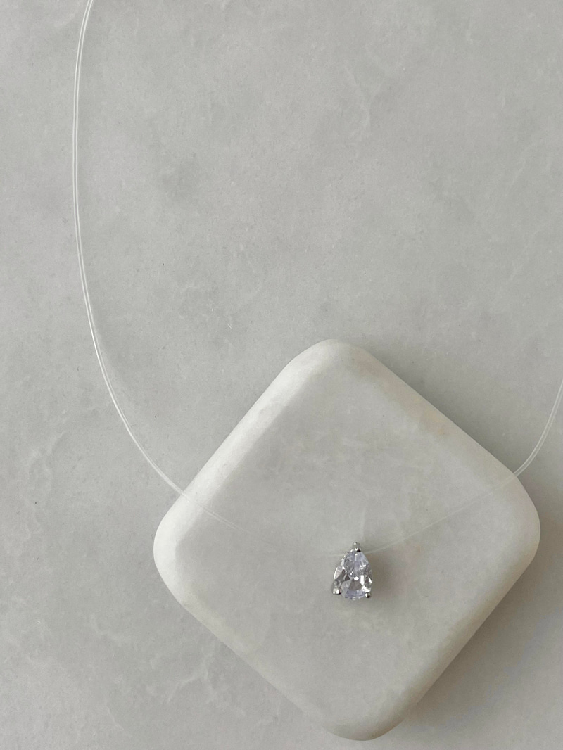 Hayalet İp Kristal Damla Taşlı Minimal Kolye