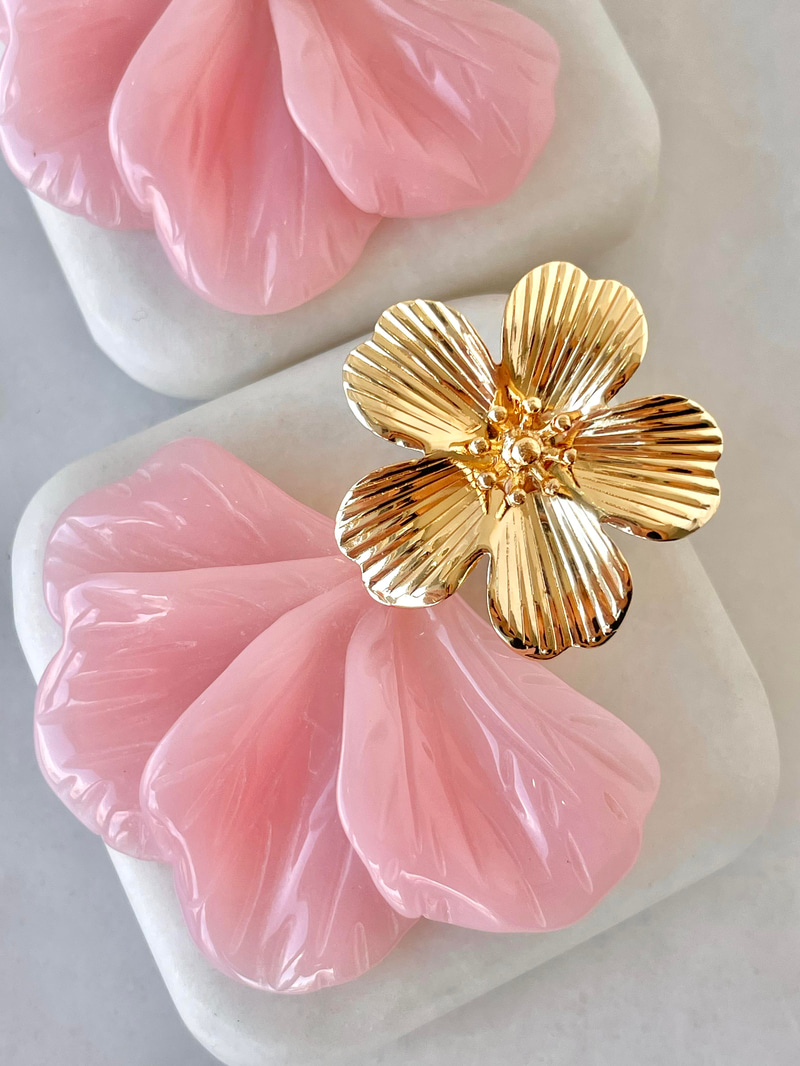 Altın Kaplama Sallantılı Lotus Küpe Pembe